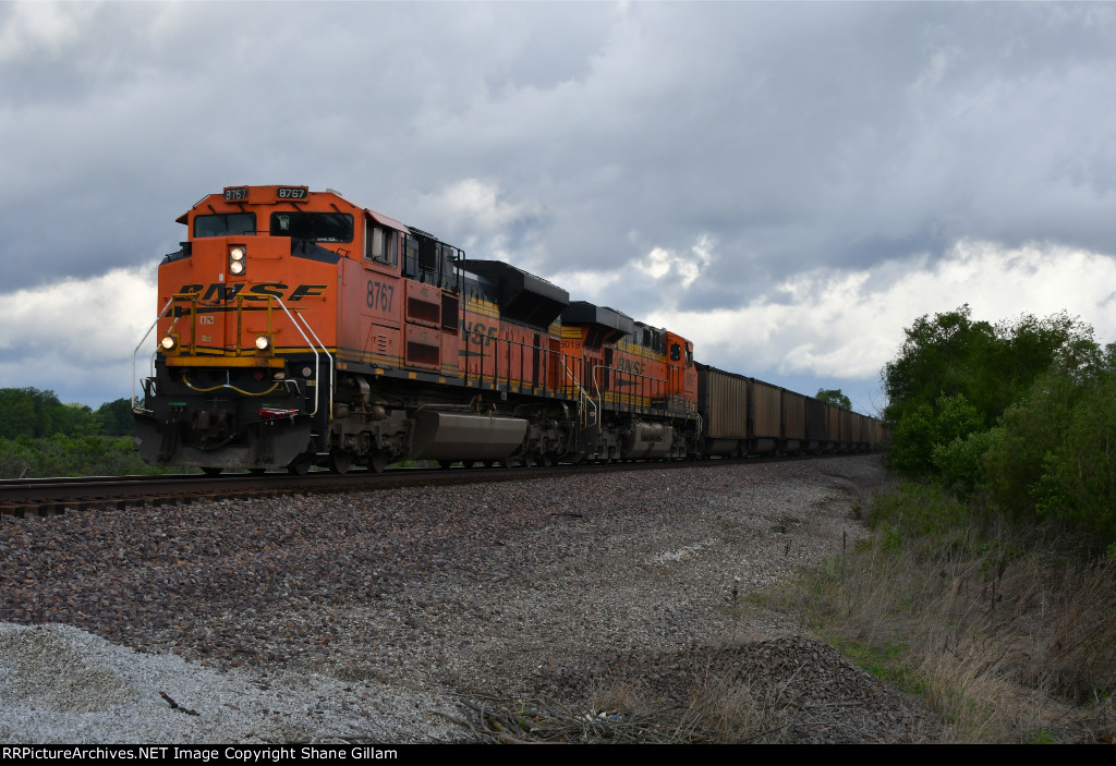 BNSF 8767 Leads the C-NAMNMA